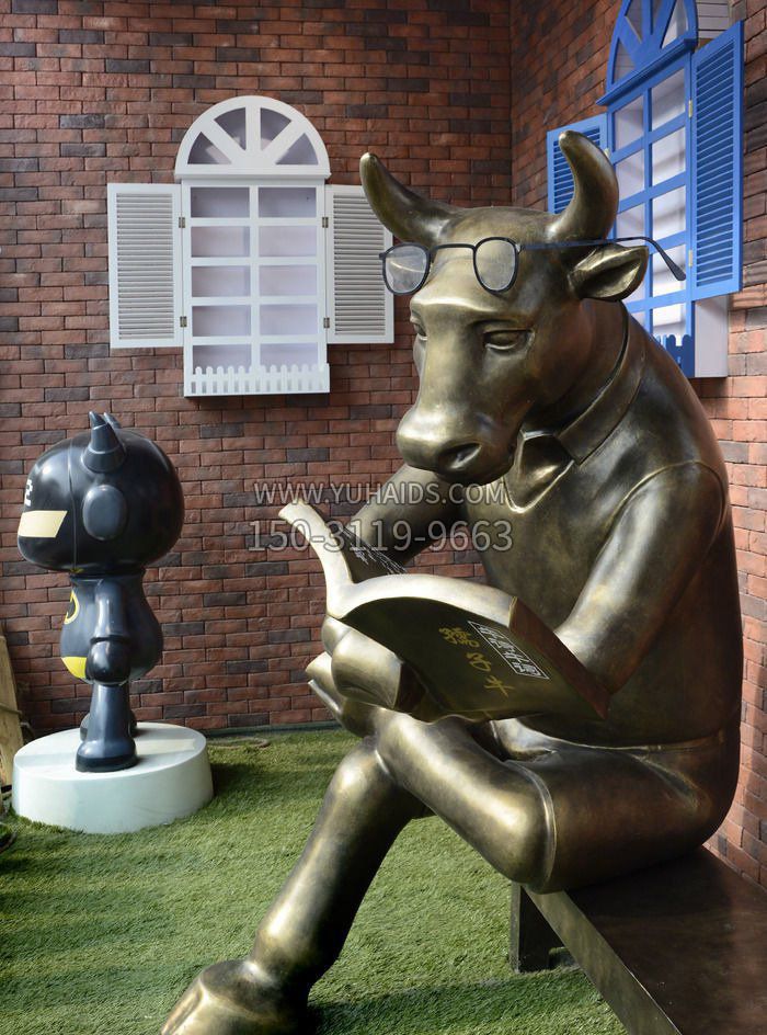 看书的牛卡通动物铜雕雕塑