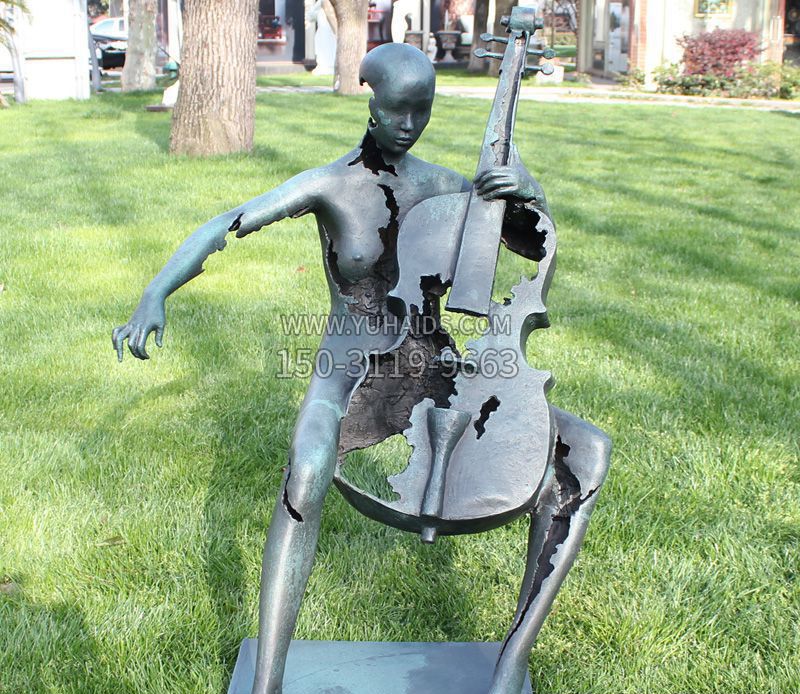 拉大提琴的抽象铜雕雕塑