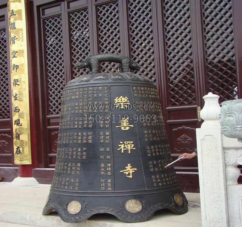 乐善禅寺铜钟雕塑