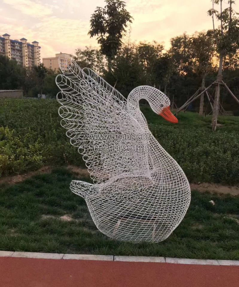 镂空不锈钢天鹅雕塑