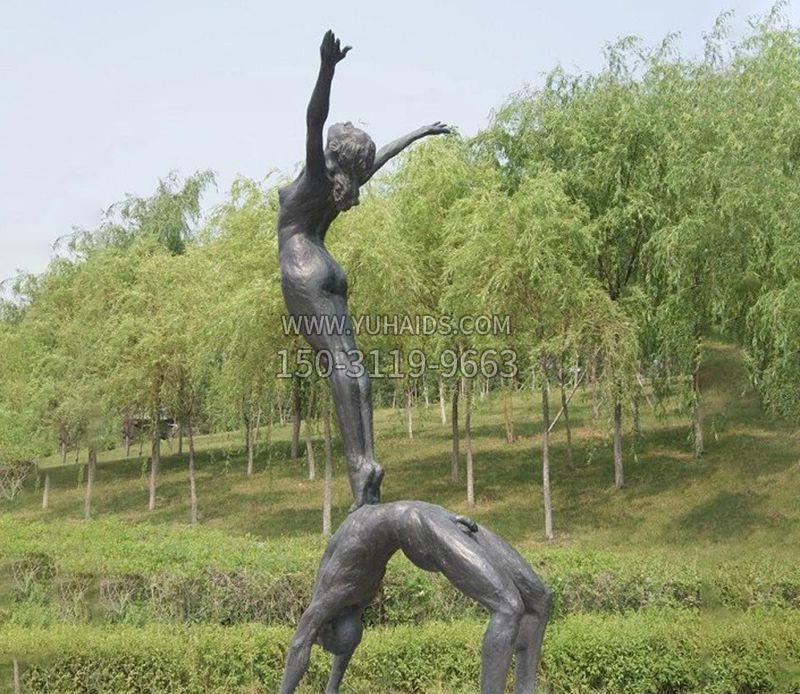 练杂技人物公园景观铜雕雕塑