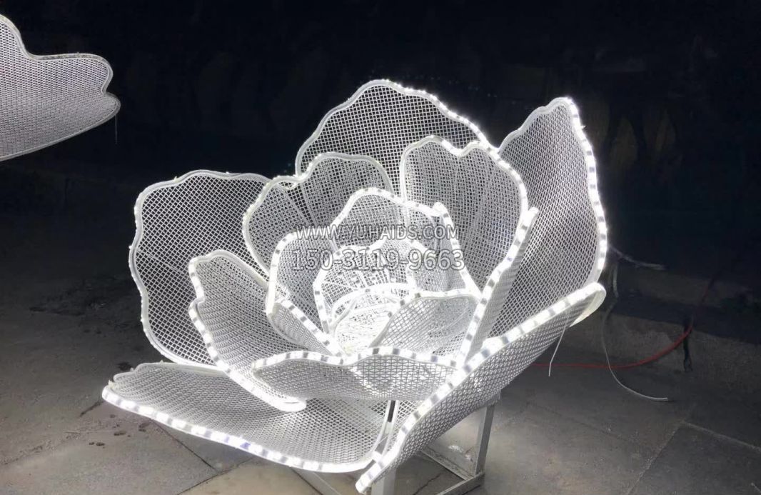 镂空不锈钢花朵雕塑