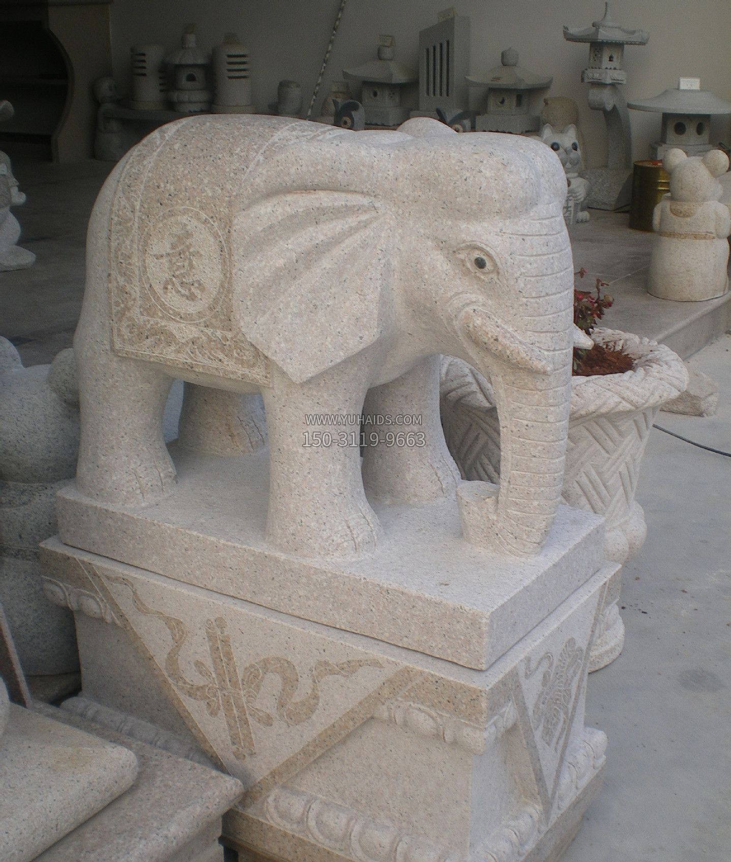 青石石雕大象雕塑