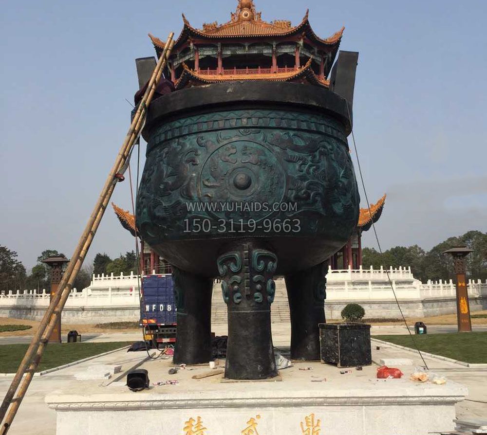 三足圆鼎铜雕雕塑
