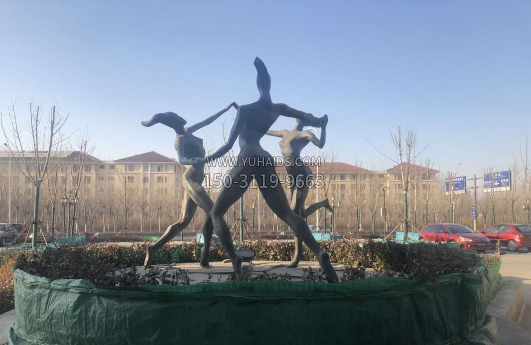 三人跳舞抽象铜雕塑