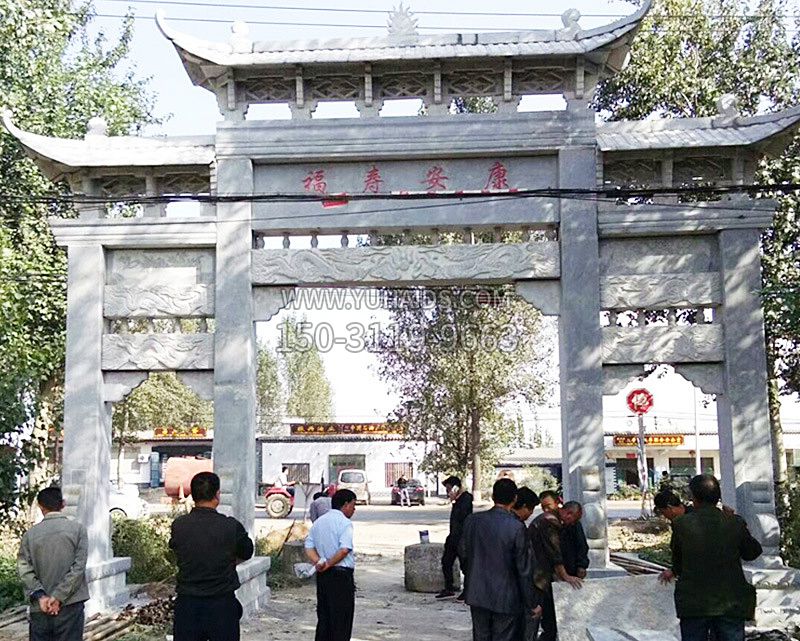 石雕的龙门牌坊雕塑