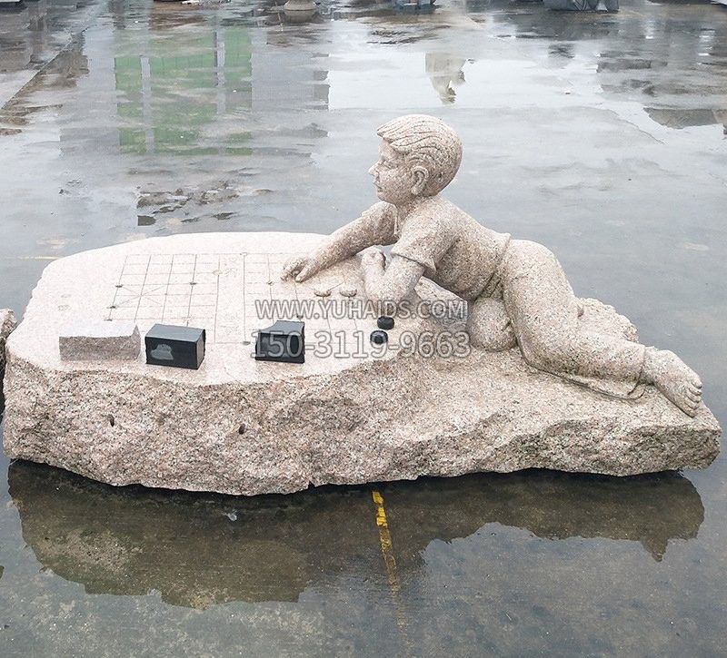 石雕公园下象棋人物雕塑