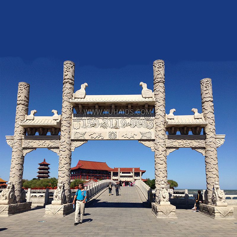 寺院大门无楼石牌坊雕塑