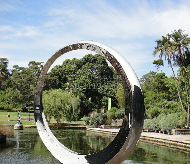 水景不锈钢镜面圆环雕塑