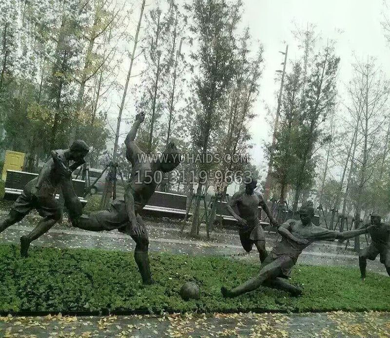 踢足球公园运动人物铜雕雕塑
