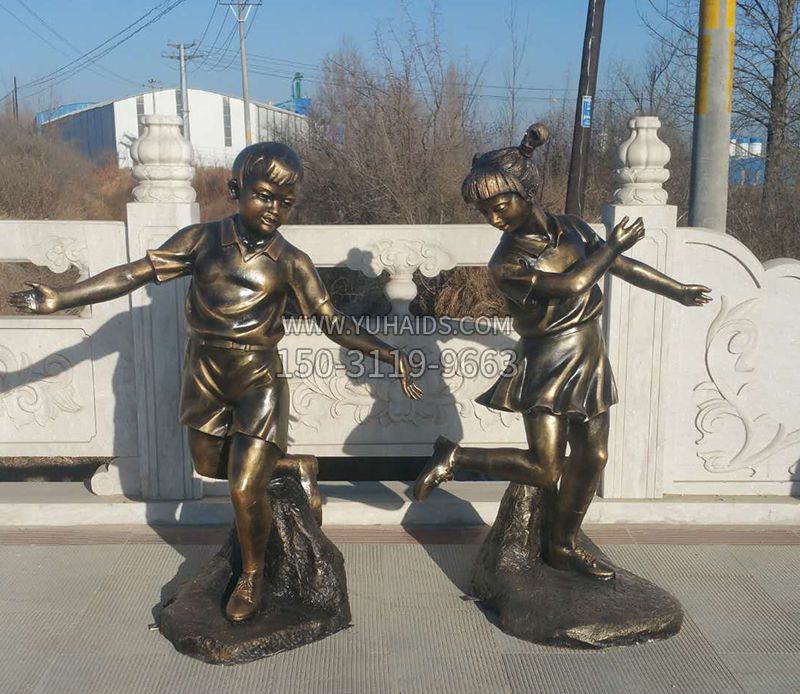 踢毽子的儿童铜雕雕塑