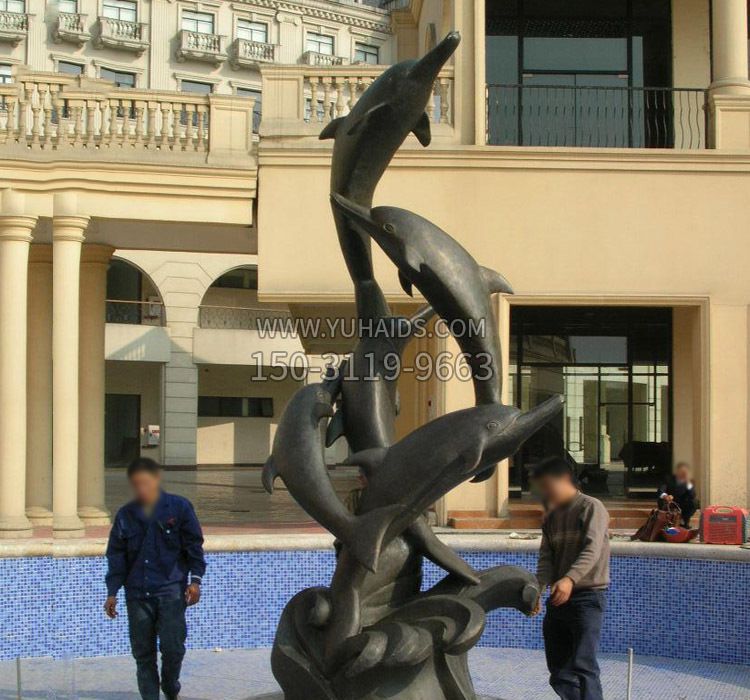 跳跃海豚雕塑