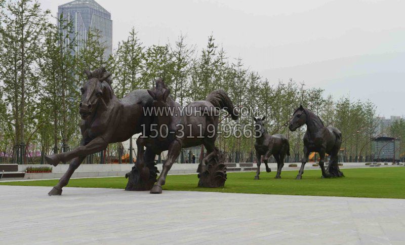 铜雕奔跑的群马雕塑