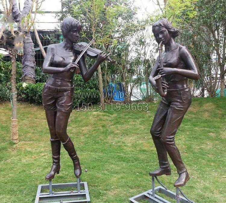 铜雕公园演奏乐器的女孩雕塑