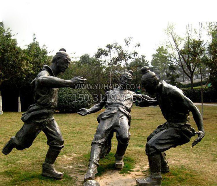 铜雕户外园林踢球运动人物雕塑摆件