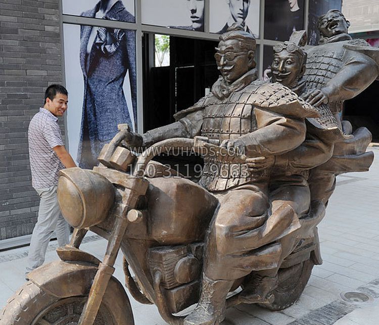 铜雕街头骑摩托人物雕塑