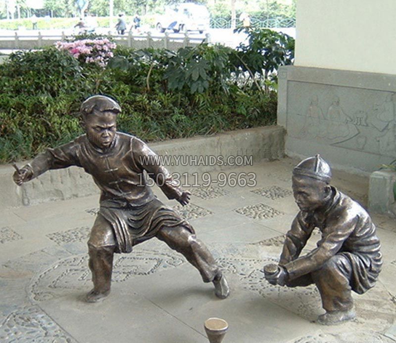 玩陀螺的古代儿童铜雕雕塑