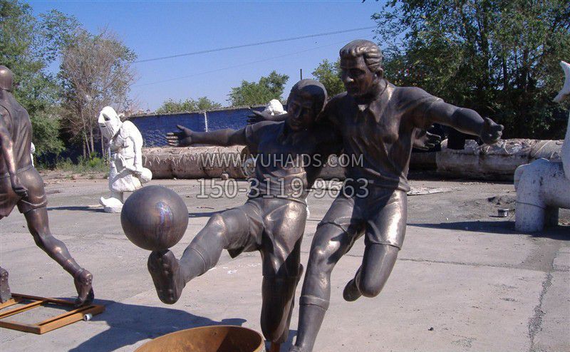 铜踢足球人物铜雕塑