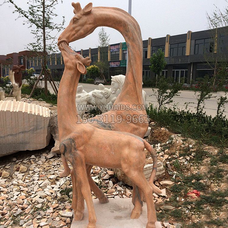 晚霞红石雕长颈鹿-校园公园母子亲情景观雕塑