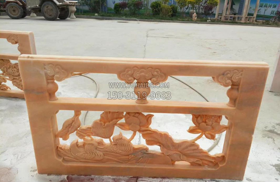 晚霞红石雕栏板雕塑