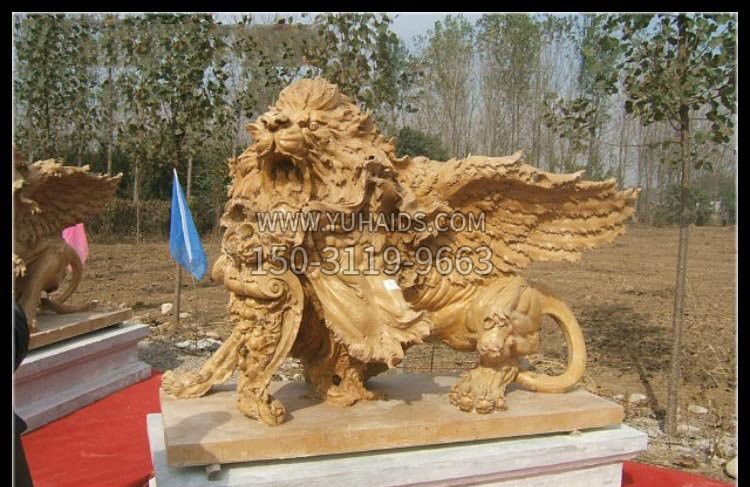 晚霞红圣马可飞狮雕塑