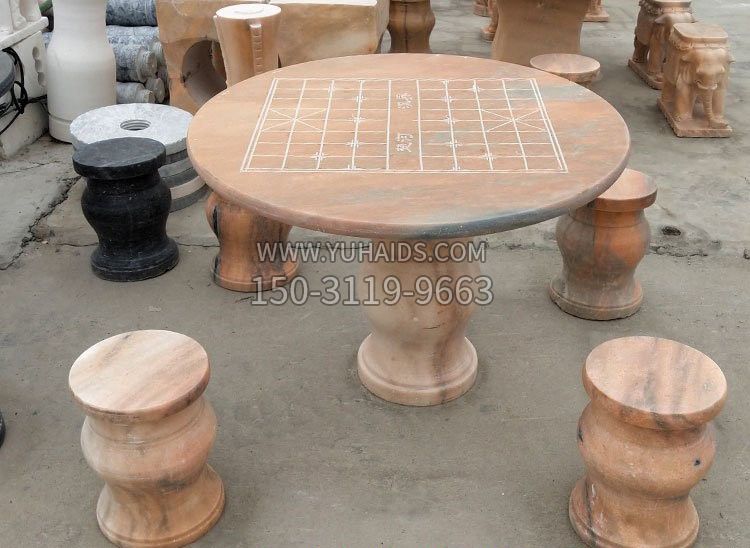 晚霞红桌凳雕塑