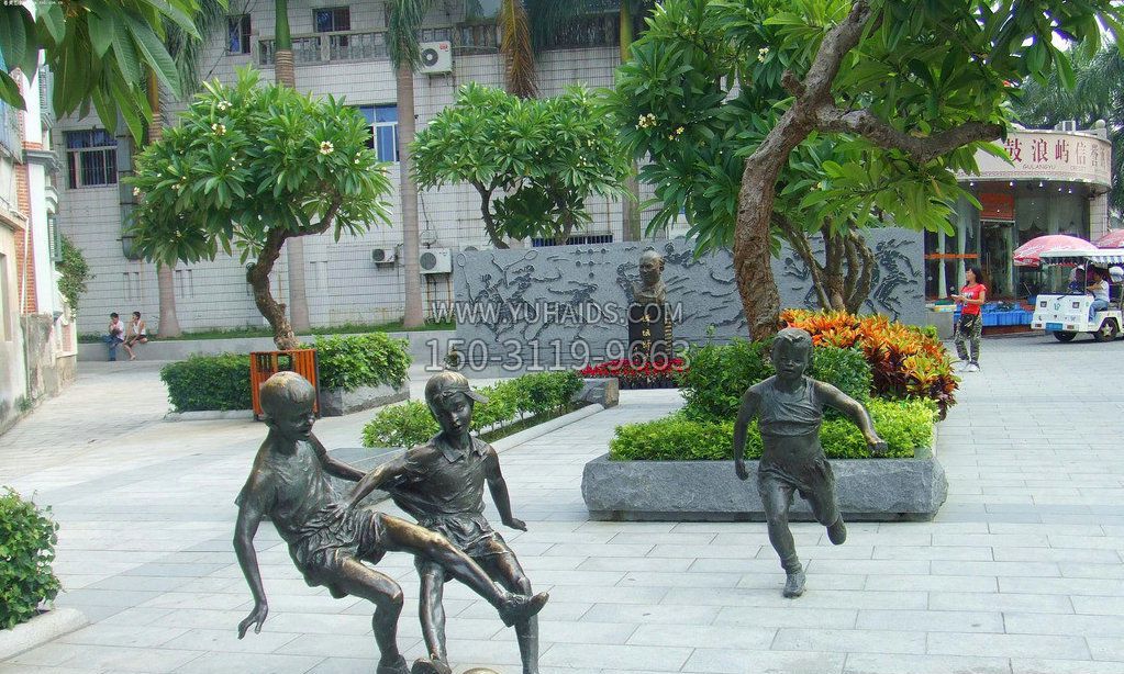 小孩踢足球铜雕雕塑
