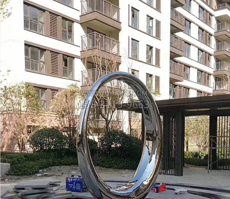 小区不锈钢镜面圆环雕塑 