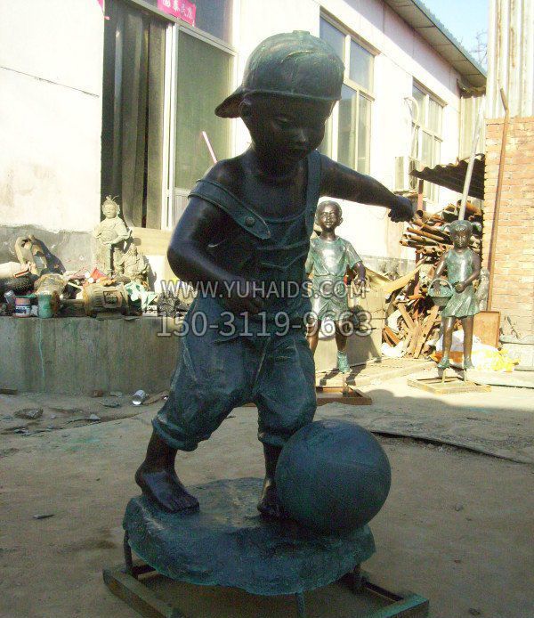 小孩玩耍青铜人物铜雕雕塑
