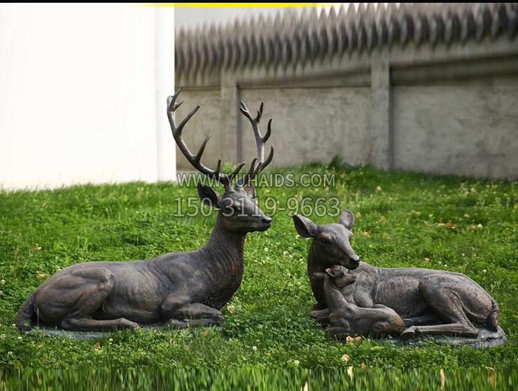 小鹿一家雕塑