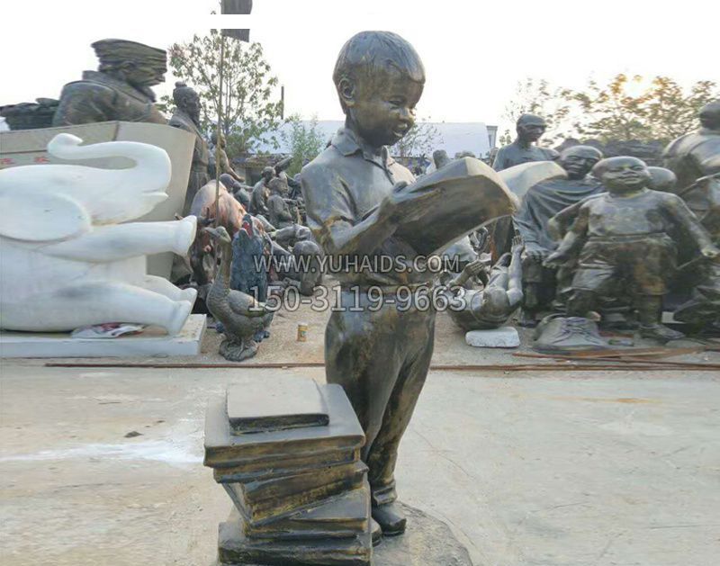 校园小男孩看书铜雕雕塑