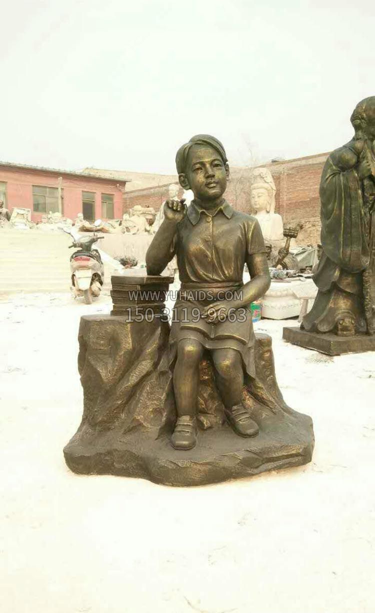 校园看书思考的学生铜雕雕塑