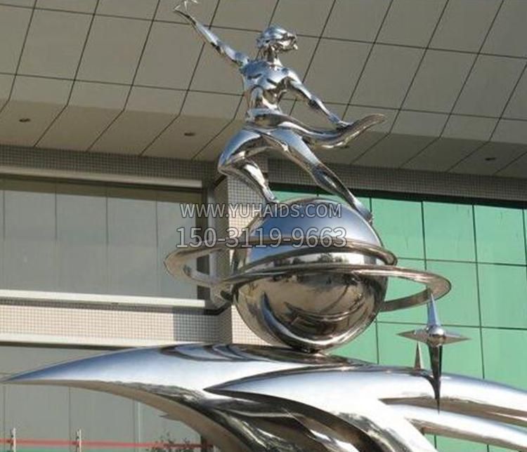 校园不锈钢地球和学生景观雕塑