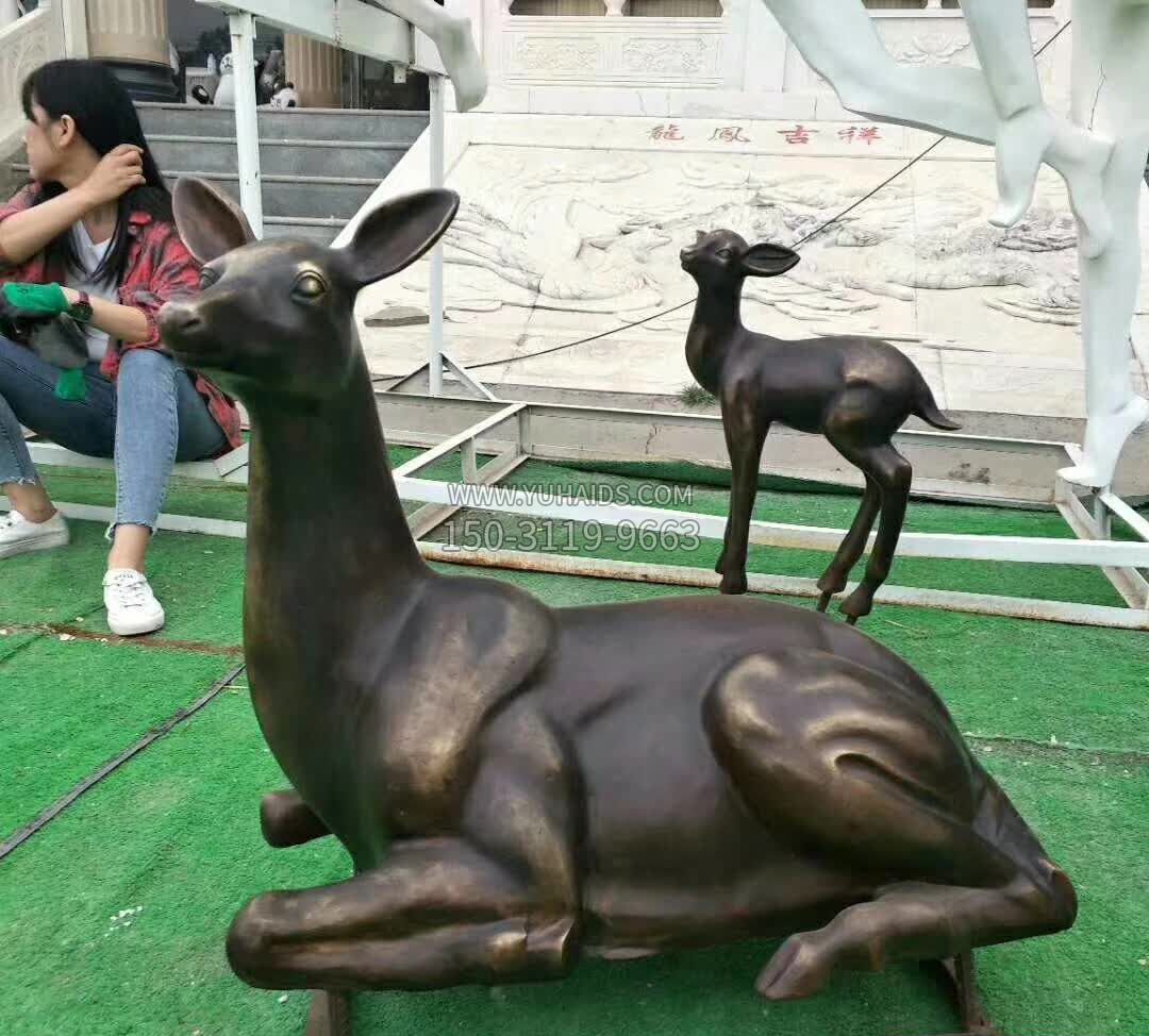 铸铜广场动物鹿雕塑