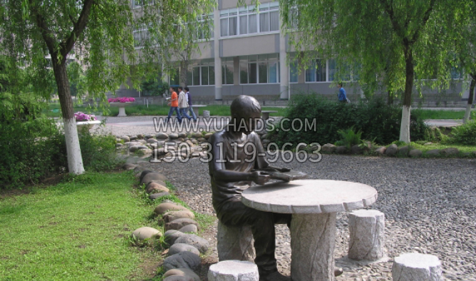 坐石桌凳看书的学生铜雕雕塑