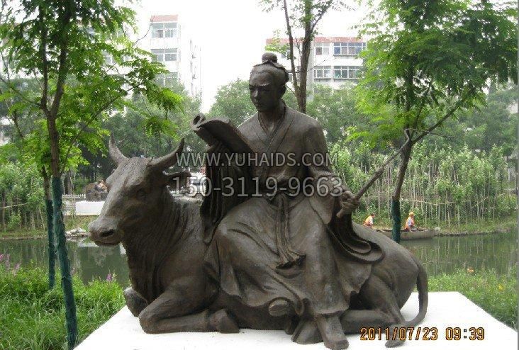 坐在牛背上看书人物铜雕雕塑