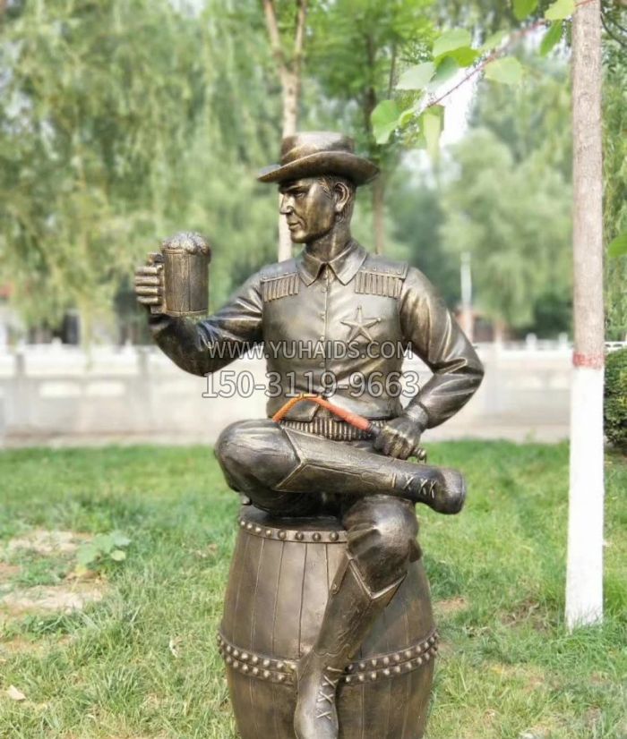 坐着喝啤酒的西部牛仔铜雕雕塑