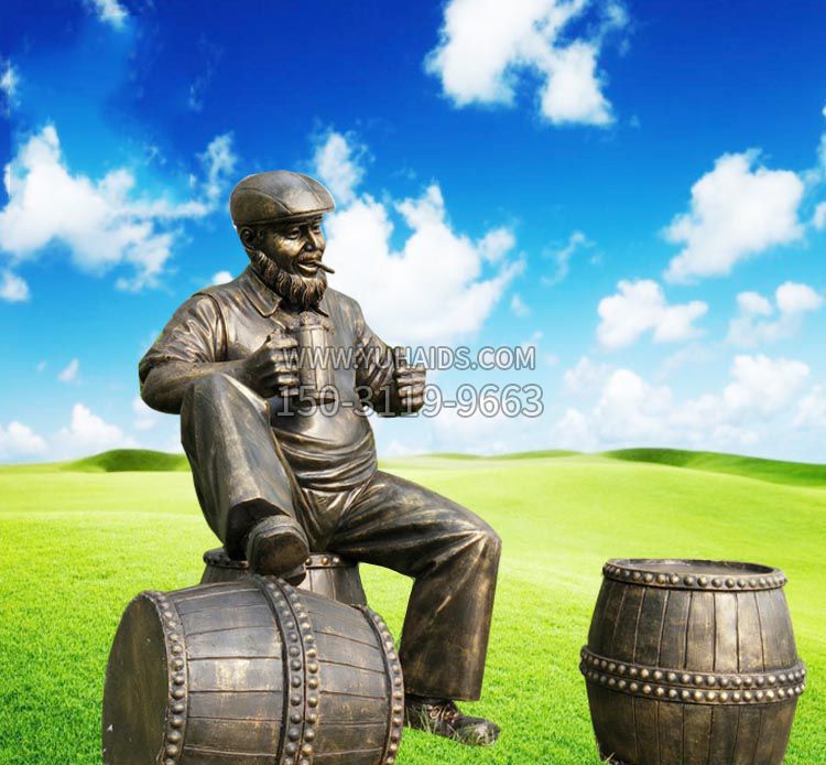 坐酒桶喝啤酒的西方人物铜雕雕塑