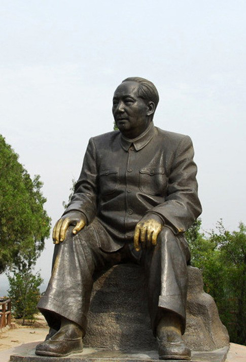 坐在石头上的伟人毛主席铜雕雕塑