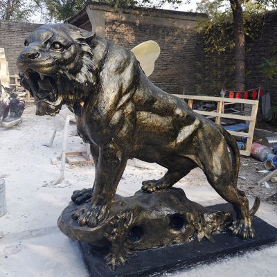 玻璃钢仿铜老虎雕塑是怎么制作出来的？