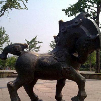 公园低头的抽象小马动物铜雕