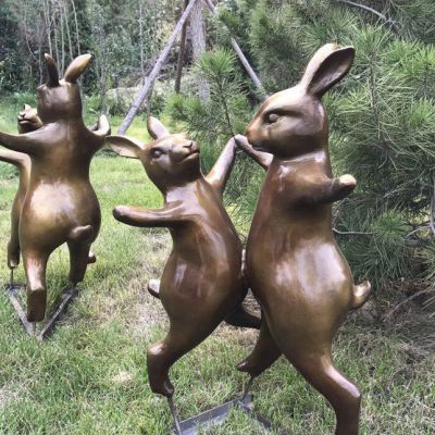 公园铜雕奔跑兔子动物雕塑