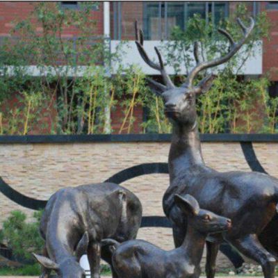 公园梅花鹿动物铜雕