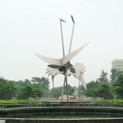 广场大型不锈钢抽象仙鹤雕塑