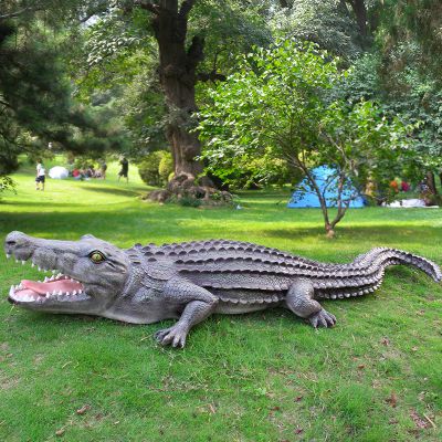 户外园林景观仿真玻璃钢鳄鱼雕塑公园水池装饰摆件