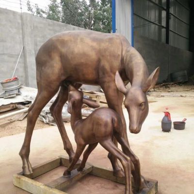 母子鹿公园动物铜雕
