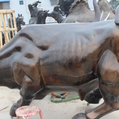 牛玻璃钢仿铜动物雕塑