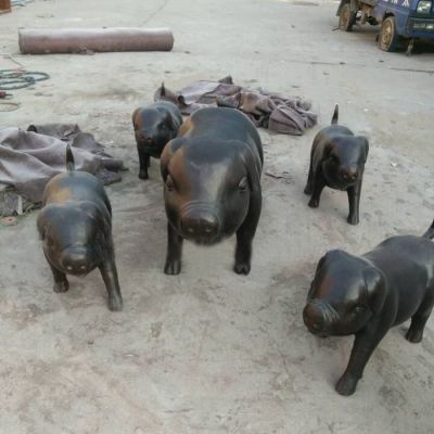 小猪公园动物铜雕