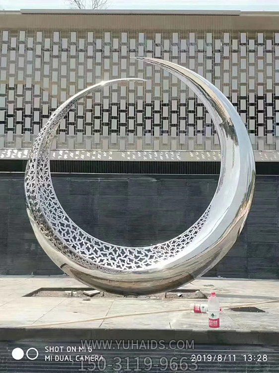 不锈钢月亮雕塑户外创意月牙环简约酒店售楼部水景摆件