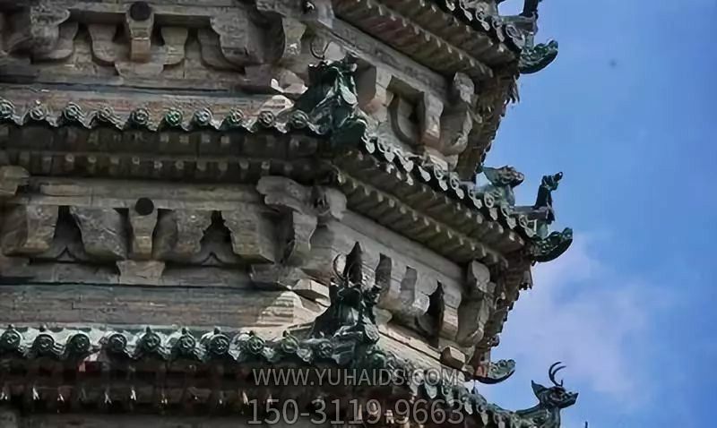 古代佛塔椽檐细节雕塑